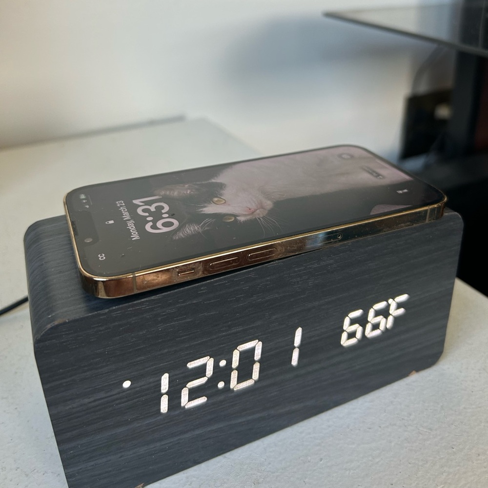 Wooden Digital Alarm Clock with Wireless Charging for Bedroom, Bedside Nightstan